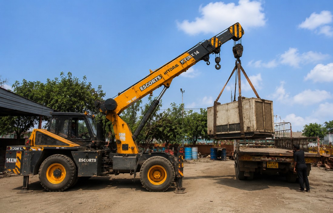 Hydra crane at construction site